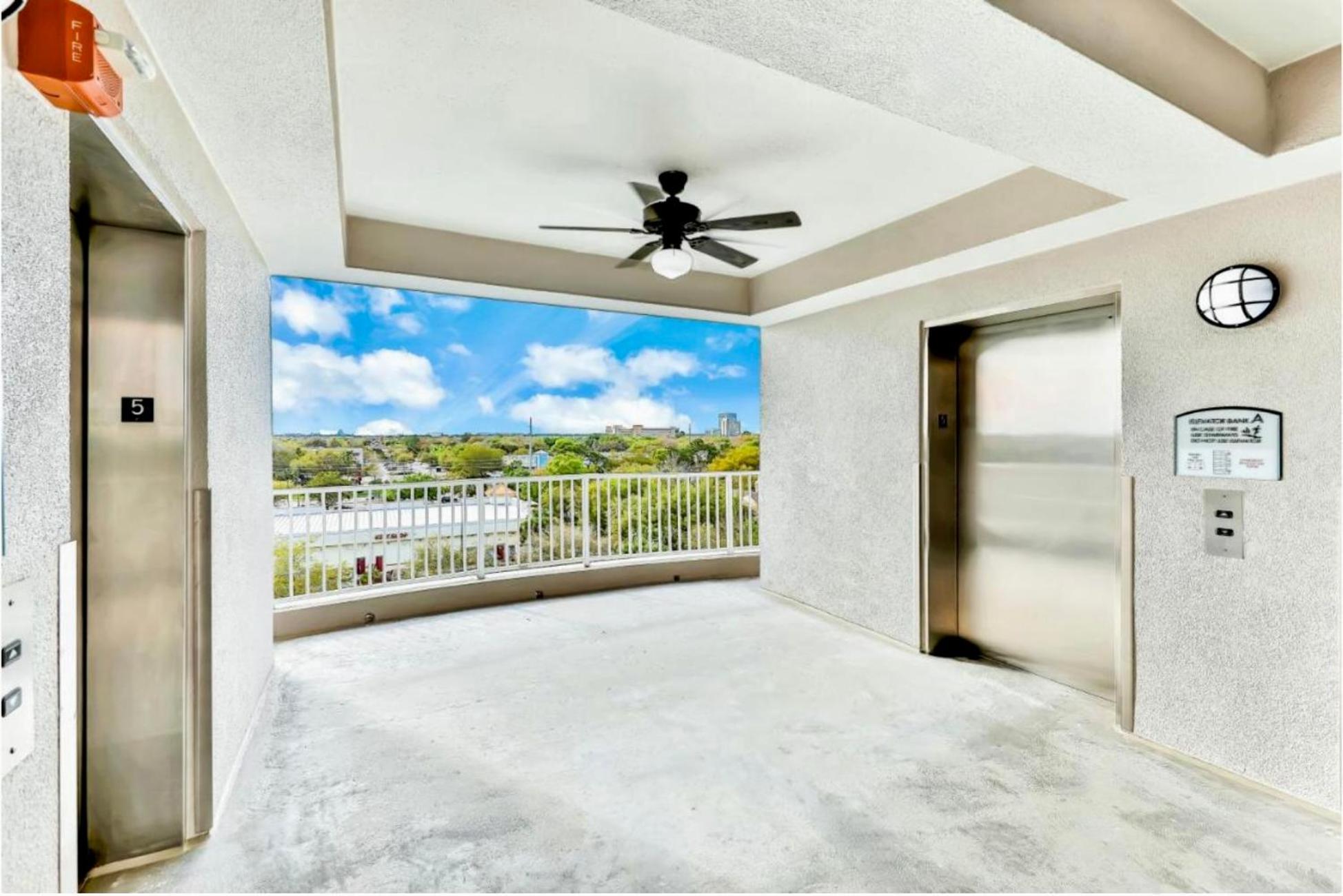 Balcony King Suite - Lake & Pool View Orlando Exterior photo